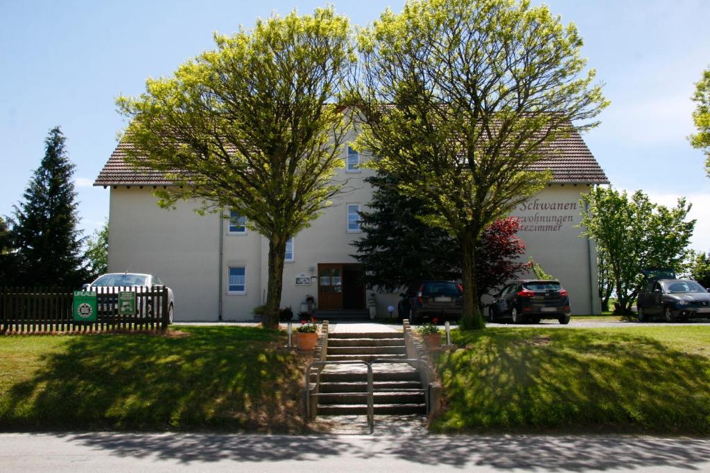 Ostrach Landgasthof Schwanen מראה חיצוני תמונה